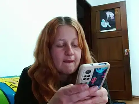 Snapshot of ViioletaMora chatting on 11.11.25 ViioletaMora online show from 11.11.25