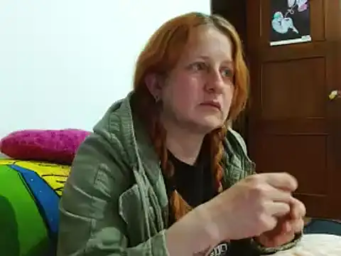 Snapshot of ViioletaMora chatting on 11.14.25 ViioletaMora online show from 11.14.25