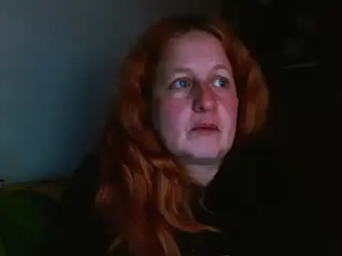 Snapshot of ViioletaMora chatting on 11.15.25 ViioletaMora online show from 11.15.25