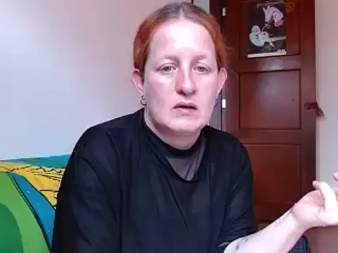 Snapshot of ViioletaMora chatting on 11.18.25 ViioletaMora online show from 11.18.25