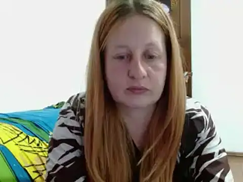 Snapshot of ViioletaMora chatting on 11.24.25 ViioletaMora online show from 11.24.25