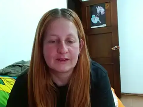 Snapshot of ViioletaMora chatting on 11.28.25 ViioletaMora online show from 11.28.25