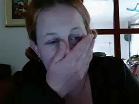 Snapshot of ViioletaMora chatting on 12.13.25 ViioletaMora online show from 12.13.25