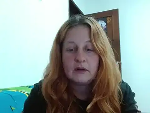 Snapshot of ViioletaMora chatting on 12.15.25 ViioletaMora online show from 12.15.25