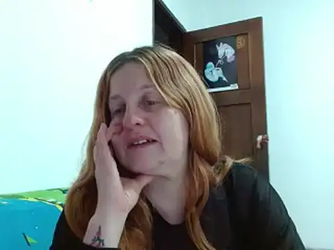 Snapshot of ViioletaMora chatting on 12.16.25 ViioletaMora online show from 12.16.25