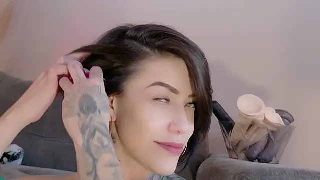 Hannah Borbon online show from 06.15.26