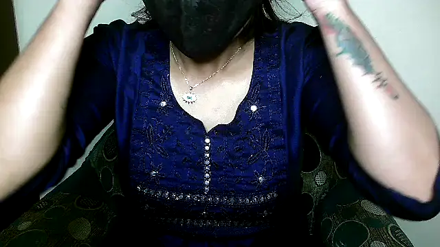 Snapshot of Princess_noorjahan chatting on 02.11.25 Princess noorjahan online show from 02.11.25