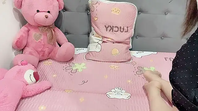 Snapshot of Funikio chatting on 10.22.25 Funikio online show from 10.22.25