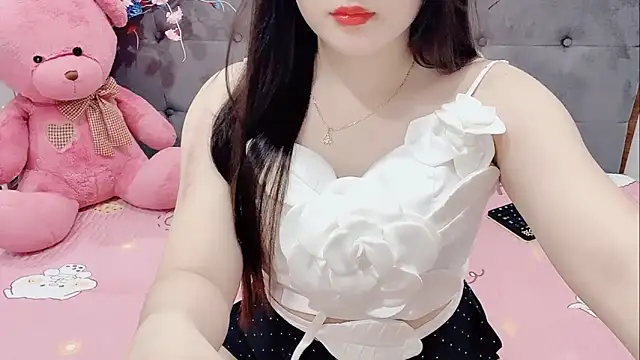 Snapshot of Funikio chatting on 10.29.25 Funikio online show from 10.29.25