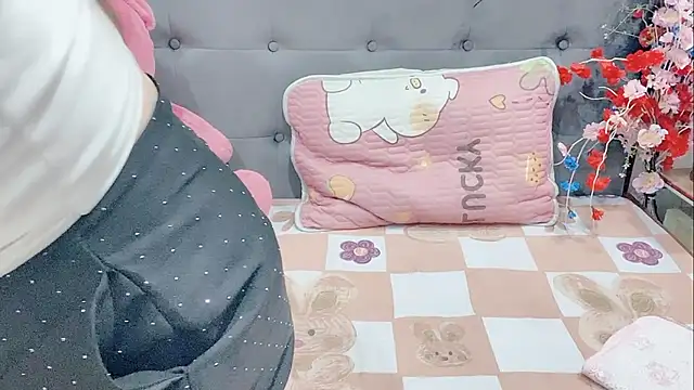 Snapshot of Funikio chatting on 11.18.25 Funikio online show from 11.18.25