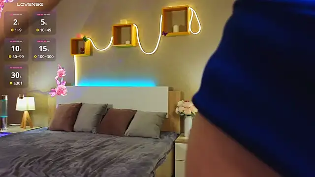 Snapshot of oliviabr0wn0 chatting on 02.23.25 oliviabr0wn0 online show from 02.23.25