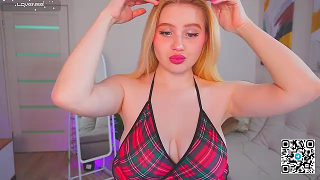 Snapshot of oliviabr0wn0 chatting on 09.14.25 oliviabr0wn0 online show from 09.14.25