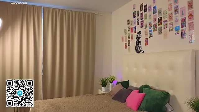 Snapshot of oliviabr0wn0 chatting on 10.05.25 oliviabr0wn0 online show from 10.05.25