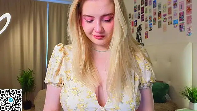 Snapshot of oliviabr0wn0 chatting on 10.23.25 oliviabr0wn0 online show from 10.23.25