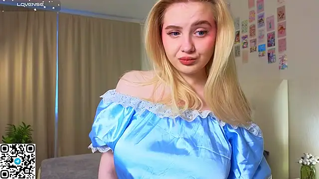 Snapshot of oliviabr0wn0 chatting on 11.07.25 oliviabr0wn0 online show from 11.07.25