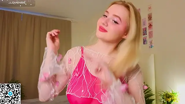 Snapshot of oliviabr0wn0 chatting on 11.08.25 oliviabr0wn0 online show from 11.08.25