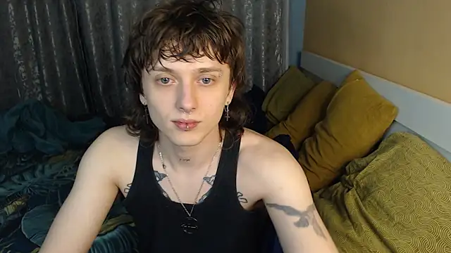 Snapshot of axxxturel chatting on 11.19.25 axxxturel online show from 11.19.25