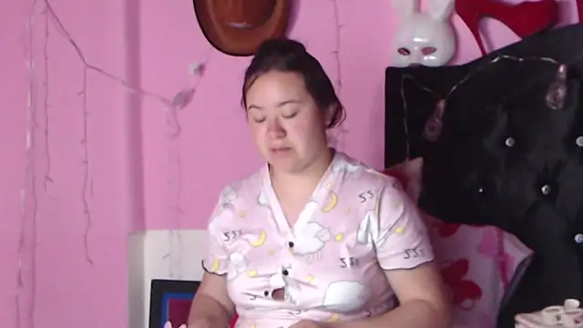 NikkiRous  online show from 01.25.25