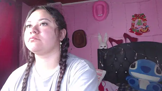 NikkiRous  online show from 02.04.25