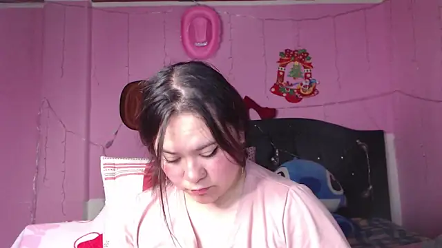 NikkiRous  online show from 02.15.25