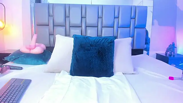 Snapshot of Emily_Gil1 chatting on 01.31.25 Emily Gil1 online show from 01.31.25