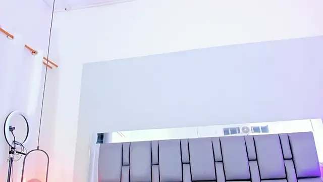 Snapshot of Emily_Gil1 chatting on 02.08.25 Emily Gil1 online show from 02.08.25