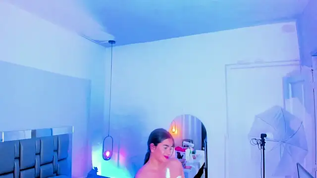 Snapshot of Emily_Gil1 chatting on 02.21.25 Emily Gil1 online show from 02.21.25