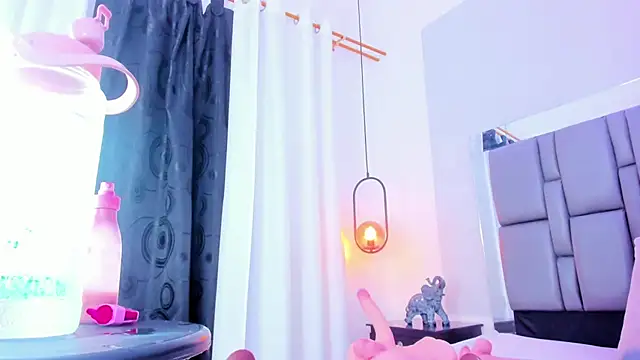 Snapshot of Emily_Gil1 chatting on 02.26.25 Emily Gil1 online show from 02.26.25