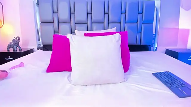 Snapshot of Emily_Gil1 chatting on 03.21.25 Emily Gil1 online show from 03.21.25