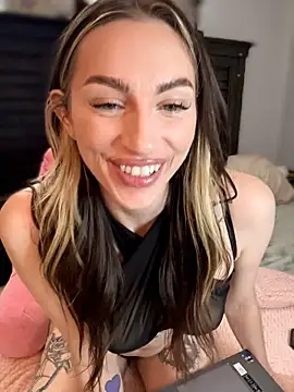 Snapshot of BrattyBae_xo chatting on 05.19.26 BrattyBae xo online show from 05.19.26