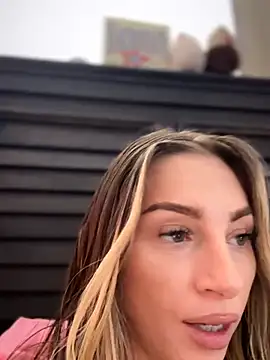 Snapshot of BrattyBae_xo chatting on 07.19.26 BrattyBae xo online show from 07.19.26