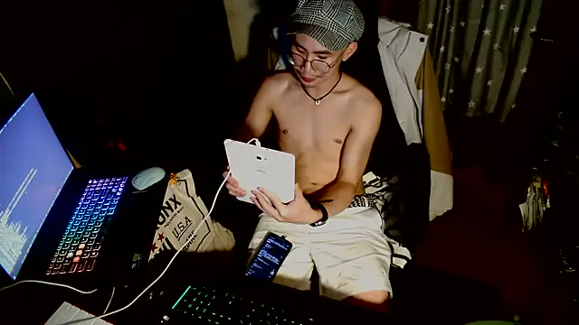 Moby Yik online show from 05.12.26