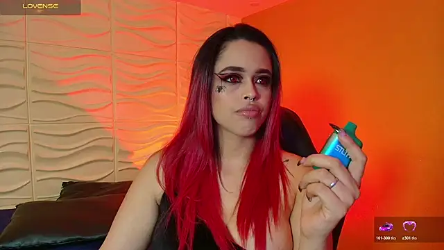 Snapshot of EvaaFoxxy1 chatting on 10.18.25 EvaaFoxxy1 online show from 10.18.25