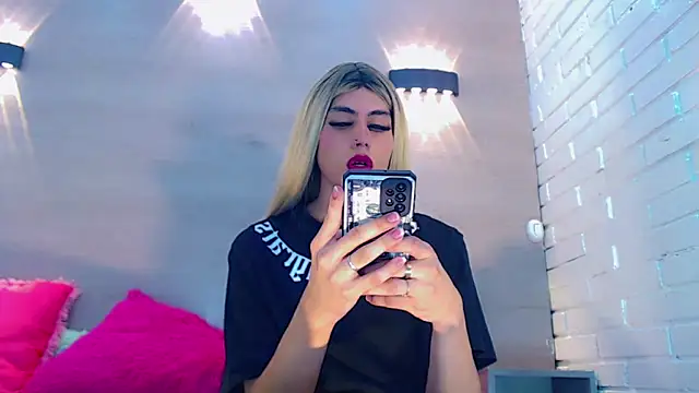 Daniela Pink  online show from 02.13.25