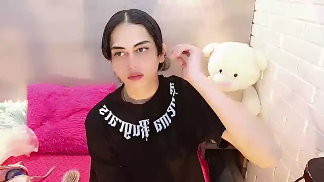 Daniela Pink  online show from 10.23.25