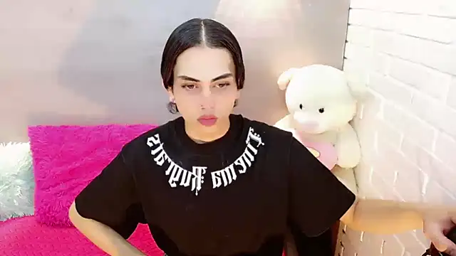 Daniela Pink  online show from 10.29.25
