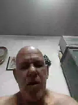 Snapshot of FabiQuilmes chatting on 12.31.24 FabiQuilmes online show from 12.31.24