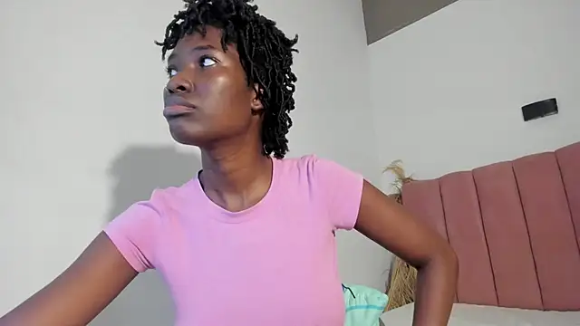 Snapshot of Tahira_21_ chatting on 11.26.25 Tahira 21 online show from 11.26.25