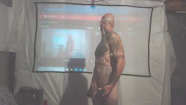 Snapshot of Smurfschmidt chatting on 11.02.25 Smurfschmidt online show from 11.02.25