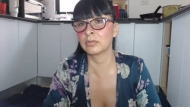 Snapshot of HellenLatin chatting on 05.18.26 HellenLatin online show from 05.18.26
