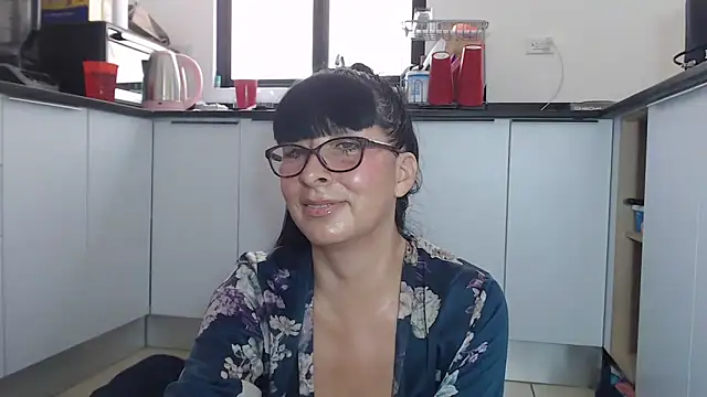 Snapshot of HellenLatin chatting on 05.19.26 HellenLatin online show from 05.19.26