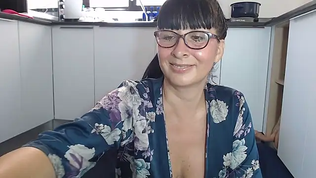 Snapshot of HellenLatin chatting on 06.05.26 HellenLatin online show from 06.05.26