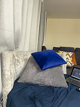 CarlaBeckky online show from 12.04.25