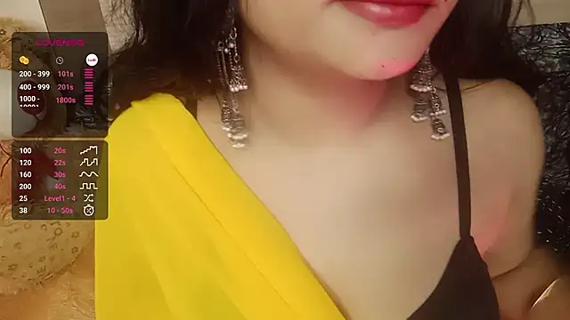 Snapshot of shuhana_ chatting on 12.17.24 shuhana online show from 12.17.24