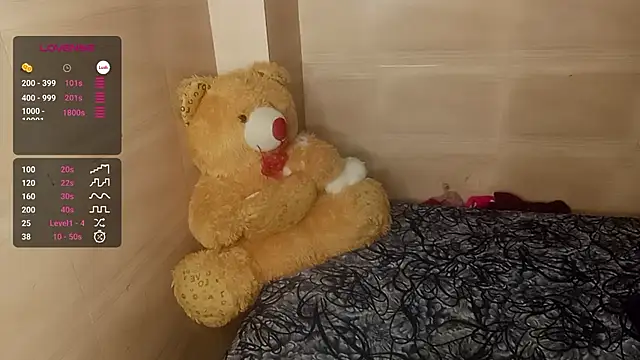 Snapshot of shuhana_ chatting on 12.19.24 shuhana online show from 12.19.24