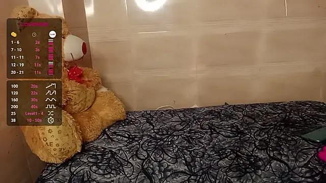 Snapshot of shuhana_ chatting on 12.21.24 shuhana online show from 12.21.24