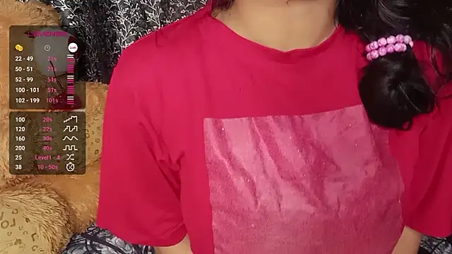 Snapshot of shuhana_ chatting on 12.23.24 shuhana online show from 12.23.24