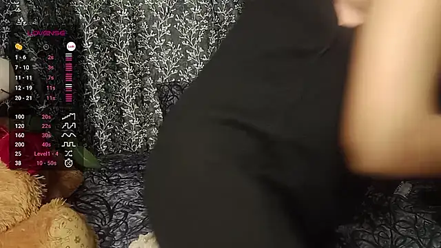 Snapshot of shuhana_ chatting on 01.23.25 shuhana online show from 01.23.25