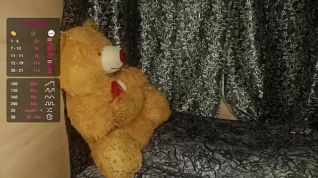 Snapshot of shuhana_ chatting on 02.14.25 shuhana online show from 02.14.25