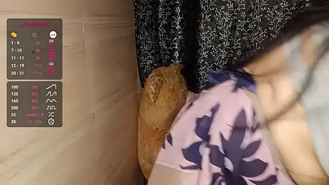 Snapshot of shuhana_ chatting on 02.15.25 shuhana online show from 02.15.25